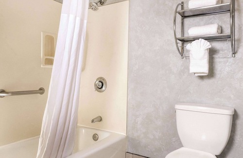 Lathrop Hotel | Quality Inn & Suites Lathrop - South Stockton