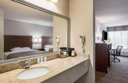 Lawrence Hotel | Quality Inn & Suites Lawrence - University Area
