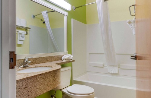Lehigh Acres Hotel | Quality Inn & Suites Lehigh Acres Fort Myers
