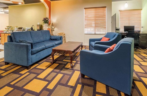 Lenexa Hotel | Quality Inn & Suites Lenexa Kansas City