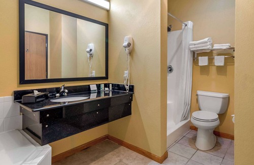 Lenexa Hotel | Quality Inn & Suites Lenexa Kansas City