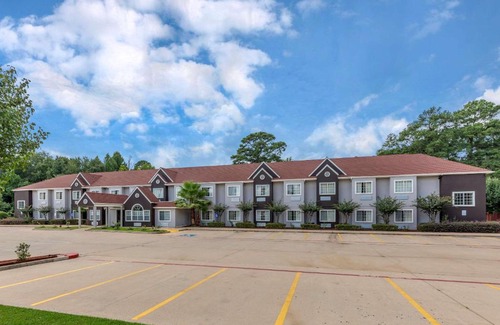 Longview Hotel | Quality Inn & Suites Longview I-20