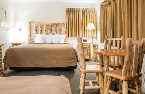 Mackinaw City Hotel | Quality Inn & Suites Mackinaw City Beachfront