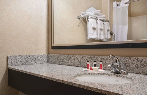 Mankato Hotel | Quality Inn & Suites Mankato East