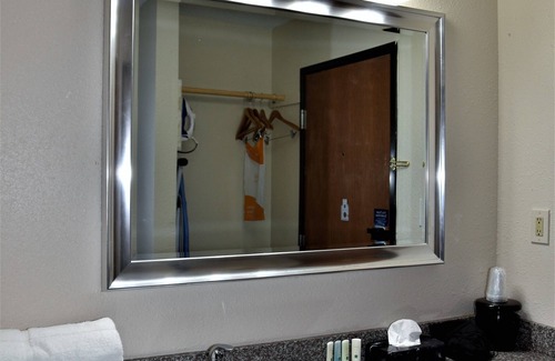Metropolis Hotel | Quality Inn & Suites Metropolis I-24