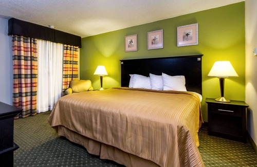 Quad Cities Hotel | Quality Inn & Suites Moline - Quad Cities