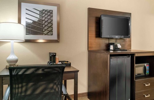 Monroe Hotel | Quality Inn & Suites Monroe