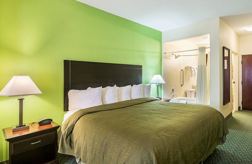 Harvey Hotel | Quality Inn & Suites near I-80 and I-294