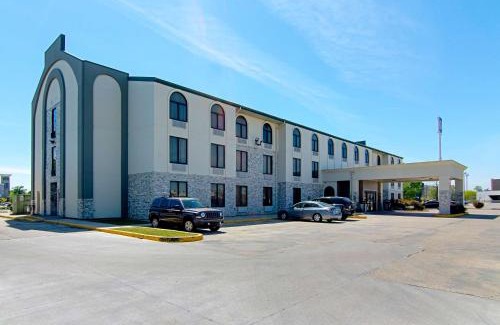 Gonzales Hotel | Quality Inn & Suites Near Tanger Outlet Mall