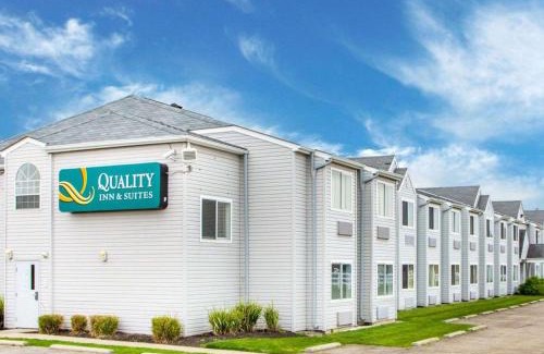 Crosswoods Hotel | Quality Inn & Suites North-Polaris