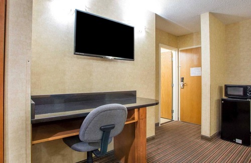 Crosswoods Hotel | Quality Inn & Suites North/Polaris