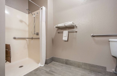 Chalco Hotel | Quality Inn & Suites Omaha Chalco
