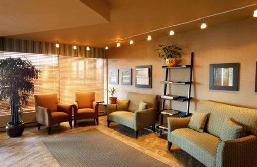 Dorval Hotel | Quality Inn & Suites P.E. Trudeau Airport