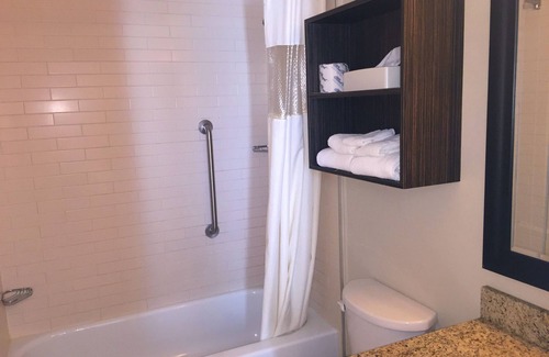 Dorval Hotel | Quality Inn & Suites P.E. Trudeau Airport