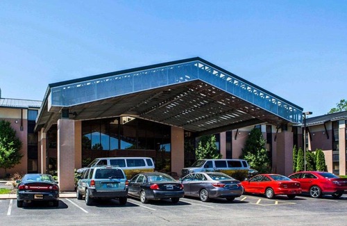 Orange Prairie Hotel | Quality Inn & Suites Peoria North