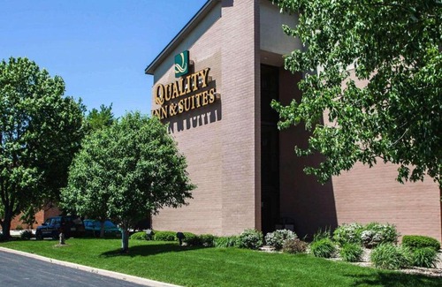 Orange Prairie Hotel | Quality Inn & Suites Peoria North