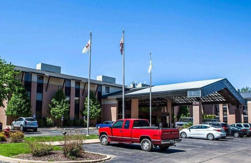 Orange Prairie Hotel | Quality Inn & Suites Peoria North