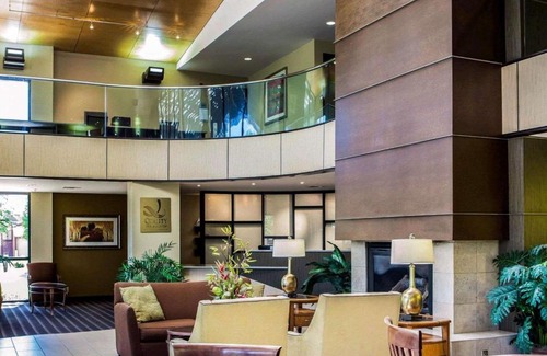 Orange Prairie Hotel | Quality Inn & Suites Peoria North