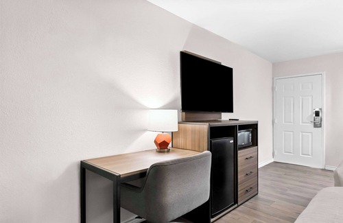 Port Lavaca Hotel | Quality Inn & Suites Port Lavaca near Lighthouse Beach