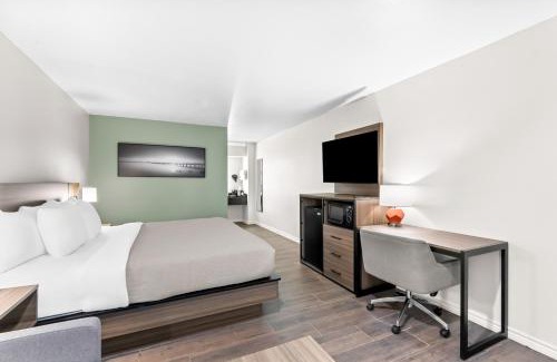Port Lavaca Hotel | Quality Inn & Suites Port Lavaca near Lighthouse Beach