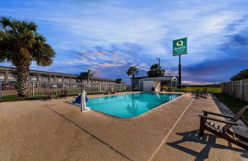 Port Lavaca Hotel | Quality Inn & Suites Port Lavaca near Lighthouse Beach