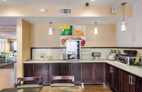 Quincy Hotel | Quality Inn & Suites Quincy - Downtown