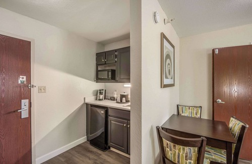 Quincy Hotel | Quality Inn & Suites Quincy - Downtown