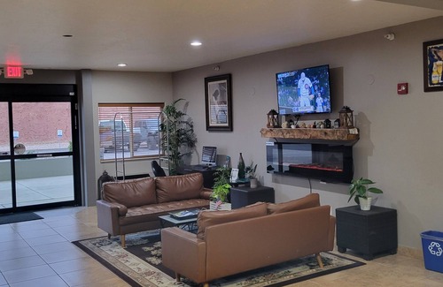 Salina Hotel | Quality Inn & Suites Salina National Forest Area