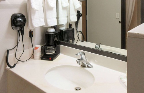 Salina Hotel | Quality Inn & Suites Salina National Forest Area