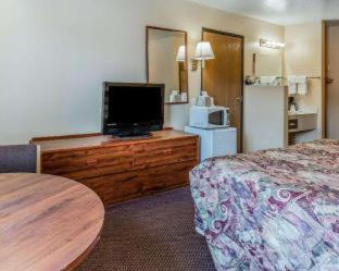 Salina Hotel | Quality Inn & Suites Salina National Forest Area