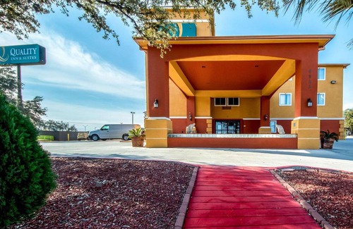 San Antonio Hotel | Quality Inn & Suites SeaWorld North