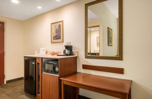 Tarpon Springs Hotel | Quality Inn & Suites Tarpon Springs South