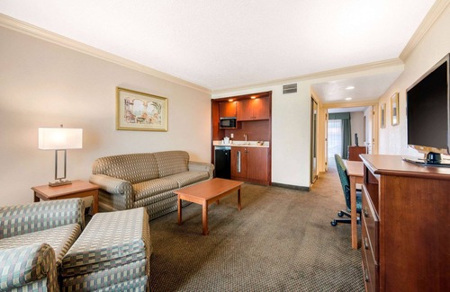 Tarpon Springs Hotel | Quality Inn & Suites Tarpon Springs South