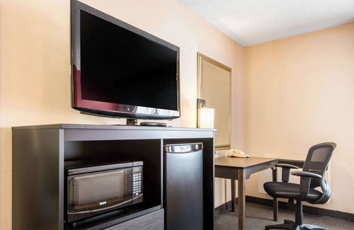 Northeast Mississauga Hotel | Quality Inn & Suites - Toronto West