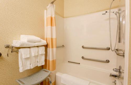 Bay City Hotel | Quality Inn & Suites