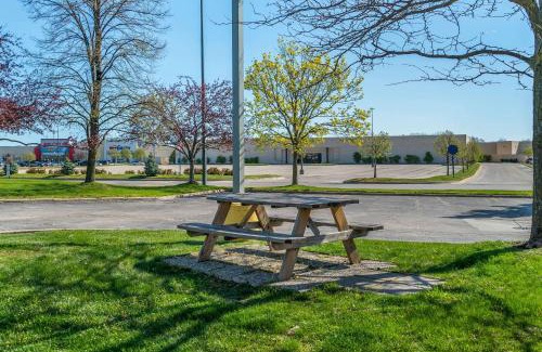 Bay City Hotel | Quality Inn & Suites
