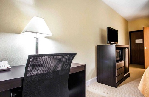 Champaign Hotel | Quality Inn & Suites