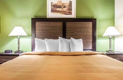 Champaign Hotel | Quality Inn & Suites