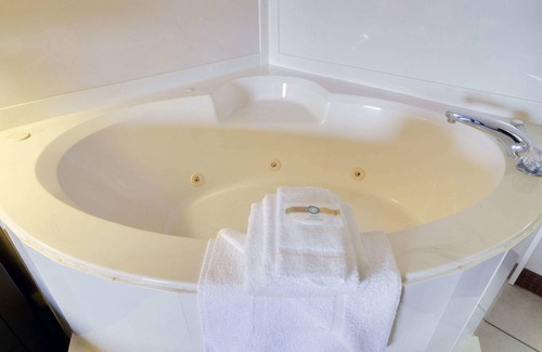 Clarksville Hotel | Quality Inn & Suites