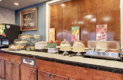 Clinton Hotel | Quality Inn & Suites