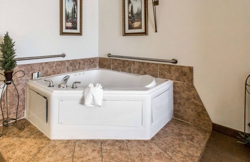 Guymon Hotel | Quality Inn & Suites