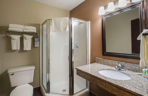 Holland Hotel | Quality Inn & Suites
