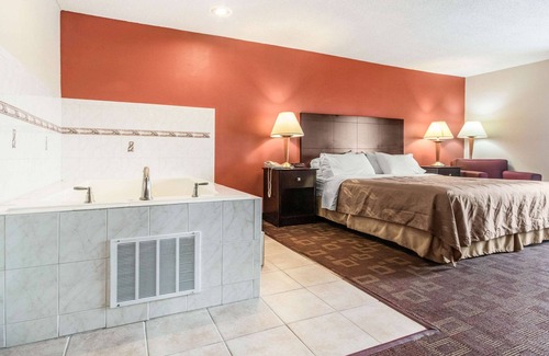 Greendale Hotel | Quality Inn & Suites