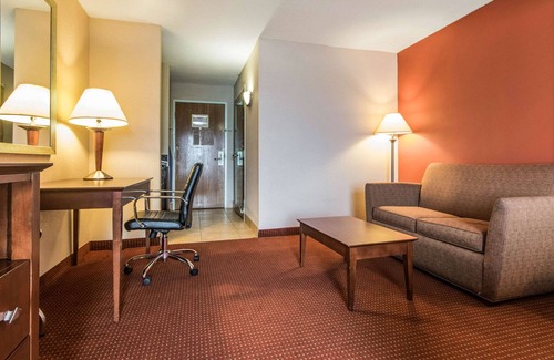 Greendale Hotel | Quality Inn & Suites