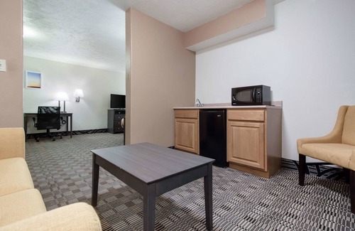McCook Hotel | Quality Inn & Suites