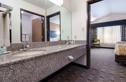 McCook Hotel | Quality Inn & Suites