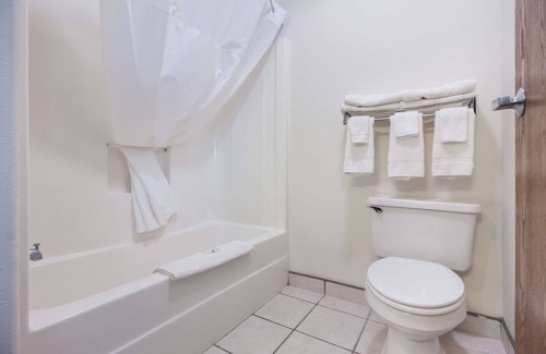 McCook Hotel | Quality Inn & Suites