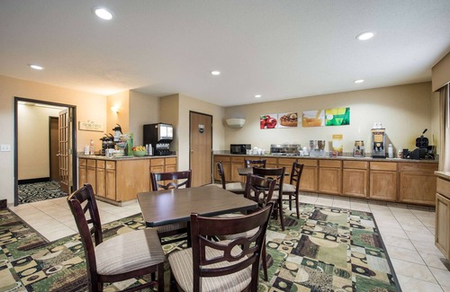 Menomonie Hotel | Quality Inn & Suites