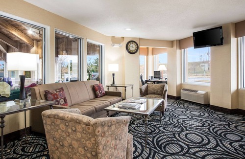 Menomonie Hotel | Quality Inn & Suites