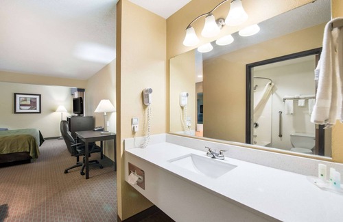 Menomonie Hotel | Quality Inn & Suites